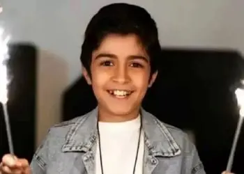 فیلم آواز شاد / حرکت متحیر کننده رایان سرلک به مناسبت .... /  کنار مامانش فقط بوسه آخرش