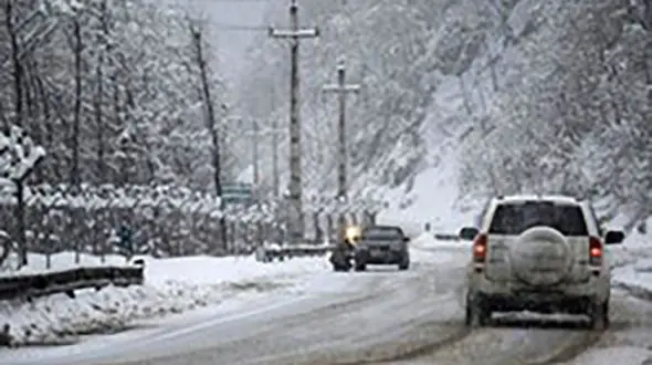 بارش برف در ارتفاعات هراز و کندوان/ جاده‌های مازندران لغزنده است