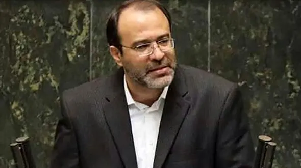 تخلف پتروشیمی ها و فولادی ها نرخ ارز را افزایش داده است