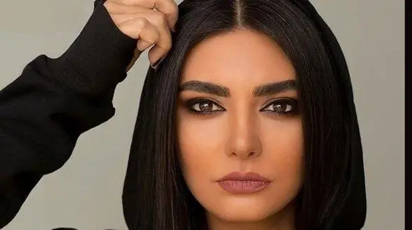 دکوراسیون زیبا و عهد بوقی استراحتگاه لیندا کیانی /  چیدمان عمارت چوبی با نقش‌های سنتی و سبک معماری ایرانی