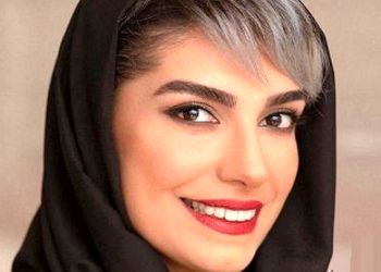 الیکا عبدالرزاقی و امین زندگانی در کنار سایر هنرمندان در افتتاحیه سالن زیبایی خود با مانتوی مزونی و گلدوزی / اولین باره الیکا انقد آروم وایستاده +عکس
