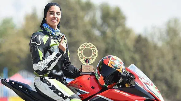 جذاب ترین خانم موتورسوار ایرانی در جهان / آرزو عابدینی کیست؟ + عکس های سوپرمدلی و جذاب!