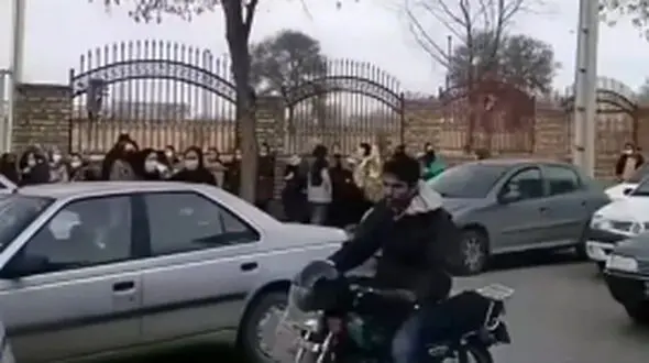گیس و گیس کشی زنان زنجانی بخاطر تخفیف پالتو!+فیلم