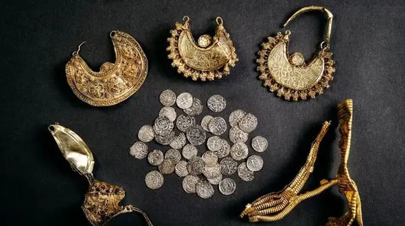  کشف گنجینه ۱۰۰۰ساله + عکس و جزییات