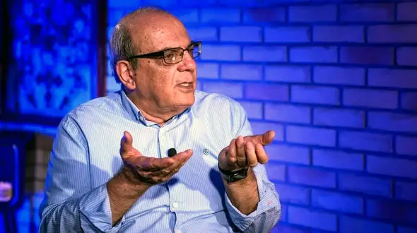 عباس عبدی : ایستادگی در برابر ملت ننگ است