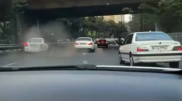 فیلم هیجان انگیز اما عبرت آموز از جنون سرعت و مسابقه خیابانی بنزهای لوکس در اتوبان های تهران / تصادف شدید خودروی CLS در  رقابت کورکورانه
