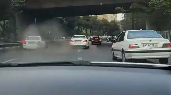 فیلم هیجان انگیز اما عبرت آموز از جنون سرعت و مسابقه خیابانی بنزهای لوکس در اتوبان های تهران / تصادف شدید خودروی CLS در  رقابت کورکورانه