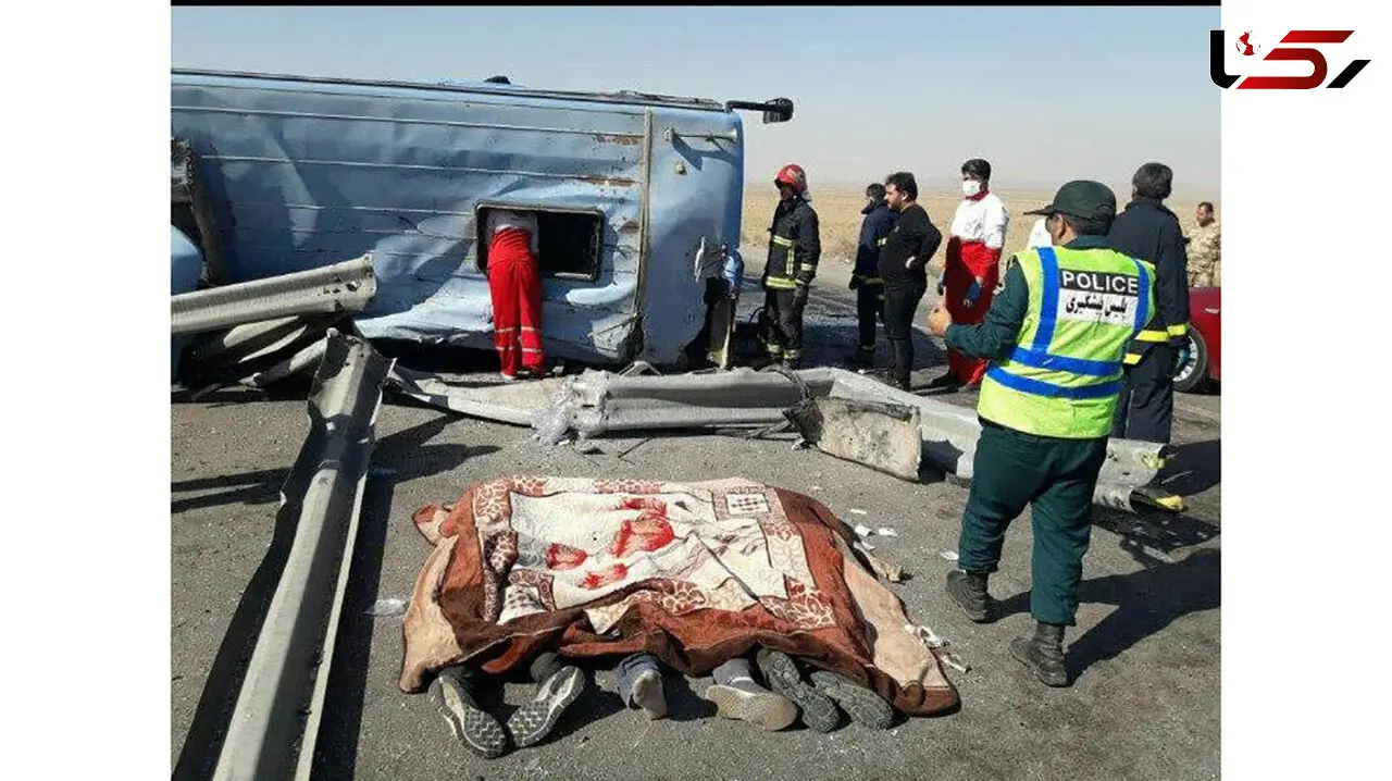 عکس تکاندهنده 3 جنازه در واژگونی مرگبار اتوبوس / در اتوبان کاشان _زاهدان رخ داد