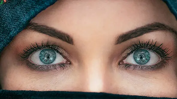 دختر چشم رنگی 6 سال گم شد + فیلمی که مو به تنتان سیخ می کند!