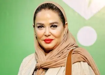 نگاهی به ماشین فوق لاکچری و لوکس بهاره رهنما +عکس/ چه ژستی هم با ماشین گرفتن خانم بازیگر