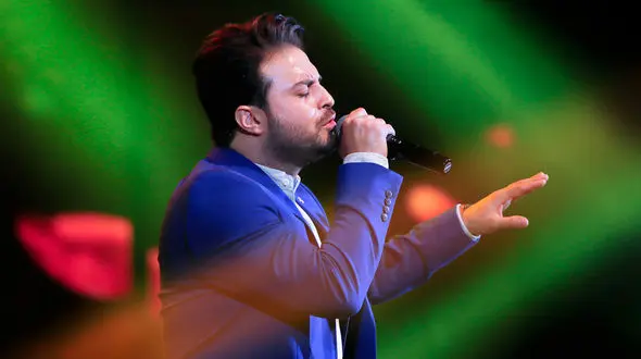 انتشار عکسی تازه از بابک جهانبخش و پسرش+بیوگرافی