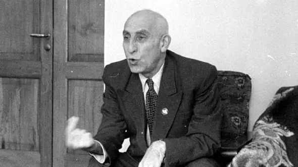 عکس؛ سفر در زمان؛ «دکتر مصدق» در کودکی و در کنار دایی مشهورش؛ اویل دهه 1270