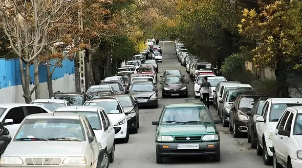 خلاقیت خنده دار یک ایرانی در نگه داشتن جای پارک برای رفیقش حماسه آفرید/هنر نزد ایرانیان است و بس 