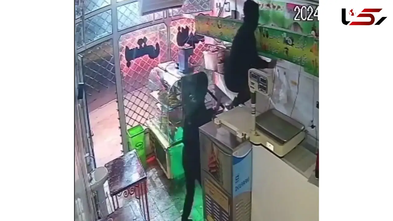 سرقت 15 دقیقه ای شبانه از یک بستنی فروشی!