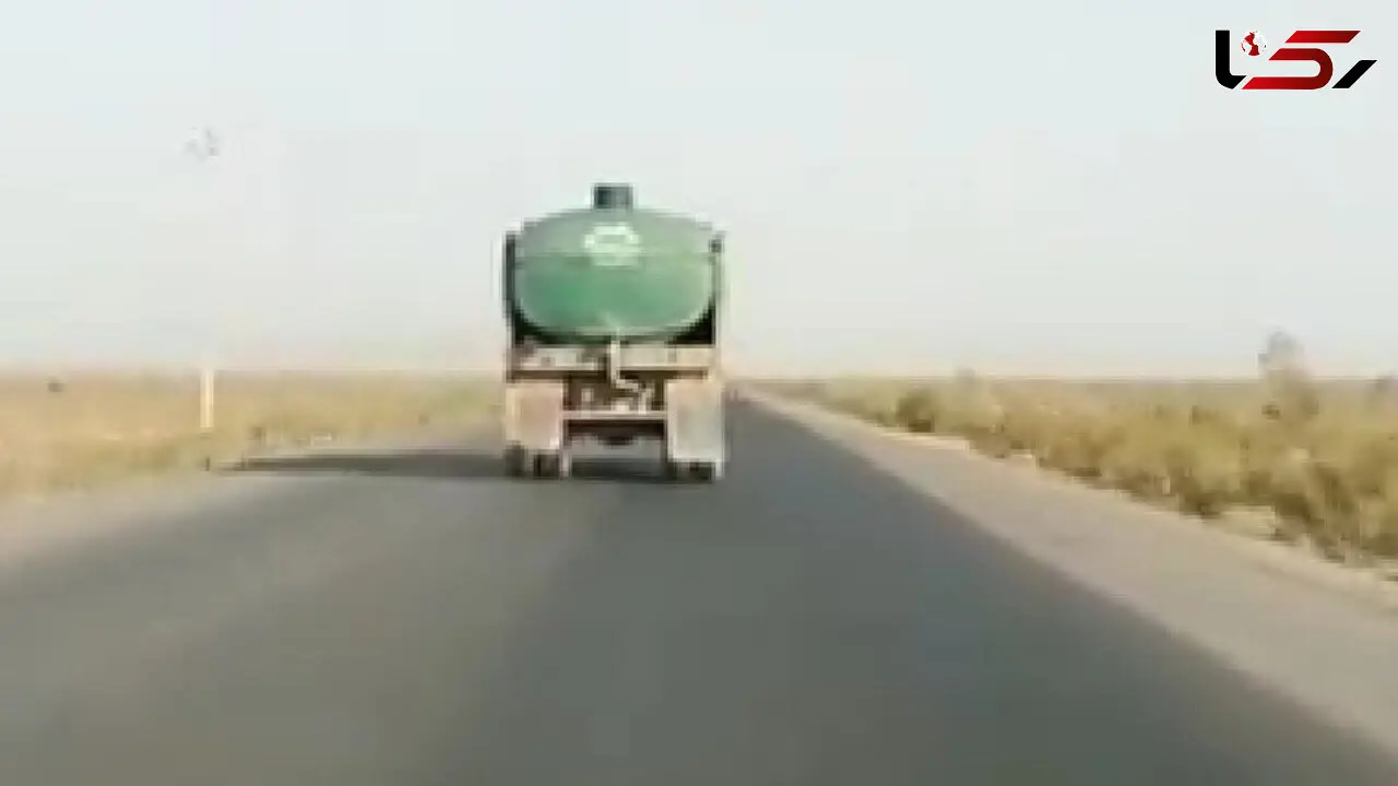 فیلم لحظه تصادف وحشتناک کامیون با مینی‌بوس کارگران معدن در جاده زرند / «یا ابوالفضل، همه را کشت»