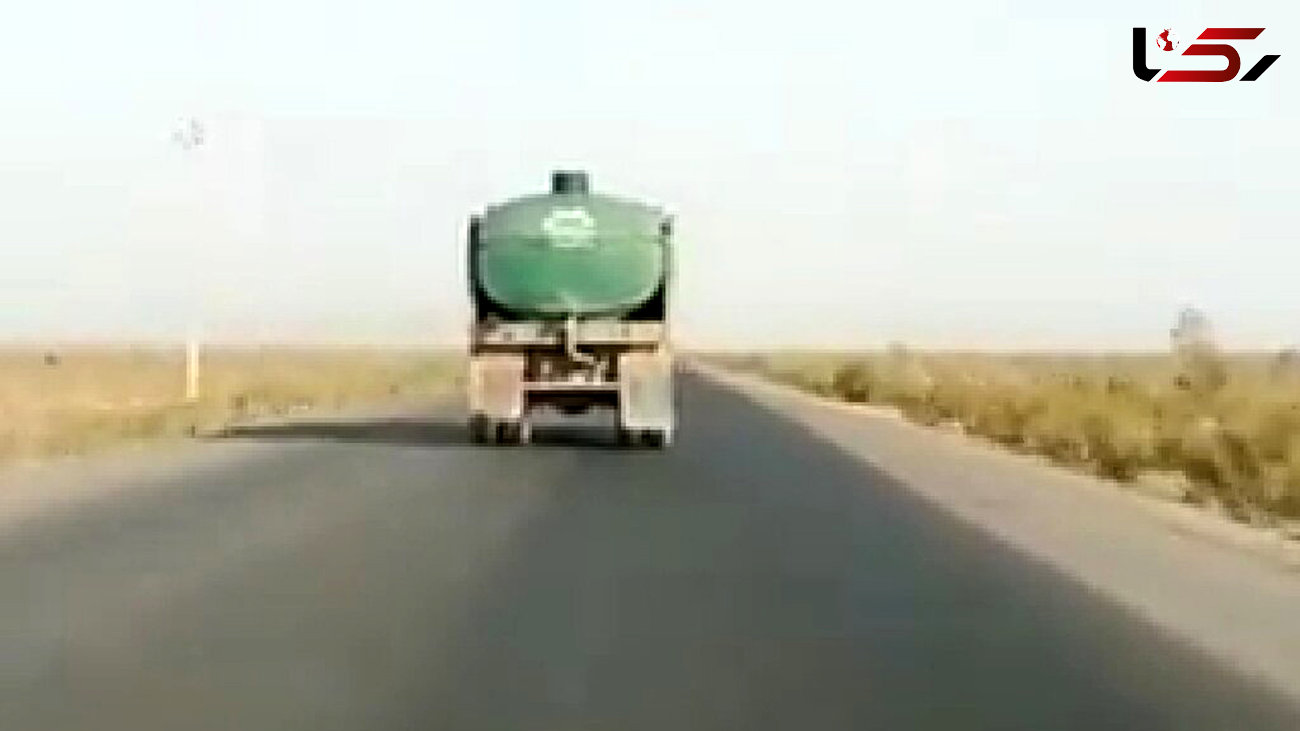 فیلم لحظه تصادف وحشتناک کامیون با مینی‌بوس کارگران معدن در جاده زرند / «یا ابوالفضل، همه را کشت»