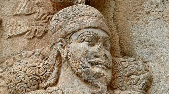 فیلم/  آرامگاه اسرارآمیز اردشیر دوم هخامنشی؛ شاهکار مهندسی ایرانیان 2500 سال پیش