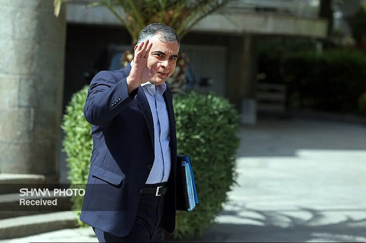 قدردانی پاک نژاد از کارکنان صنعت نفت برای تلاش های شبانه روزی