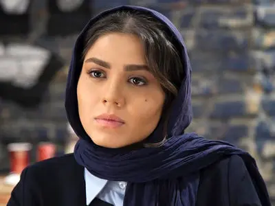 فیلم/ نگاهی به بالکن لوکس آزاده زارعی با ویوی چشم نواز؛ چیدمان متفاوت خانه بازیگر «آوای باران» توجه ها را جلب کرد