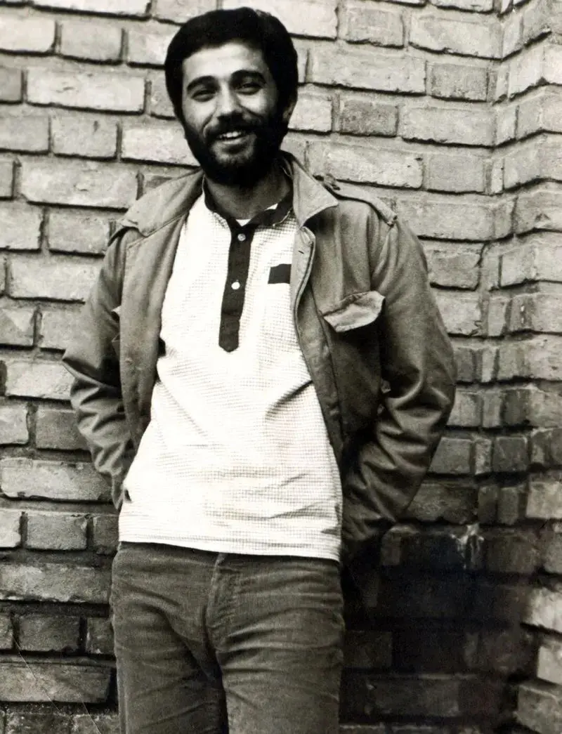 عباس ورامینی که سال ۱۳۶۲ به عنوان فرمانده ستاد لشکر ۲۷ محمد رسول‌الله، در پنجوین عراق شهید شد نیز از جمله دانشجویان پیرو خط امام بود. برخی منابع او را به عنوان اولین دانشجویی که وارد سفارت شد معرفی می‌کنند و برخی نیز می‌گویند او یکی از نخستین افراد بود.- دانشجویان پیرو خط امام در جریان اشغال سفارت آمریکا در 13 آبان 1358