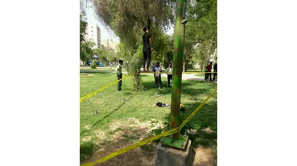 عکس 16+ / خودکشی یک جوان در پارک اهواز