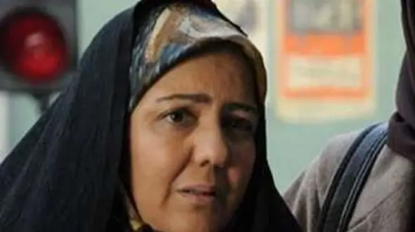 نگاهی به میز عزای شیک و بدون تجملات زویا امامی، همسر هنرمند کاظم هژیر آزاد/ دیزاین زیبا با گَل، شمع، خرما و حلوا