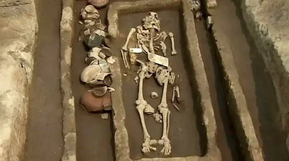  اسکلت انسان غول پیکر ۵ هزار ساله کشف شد + عکس