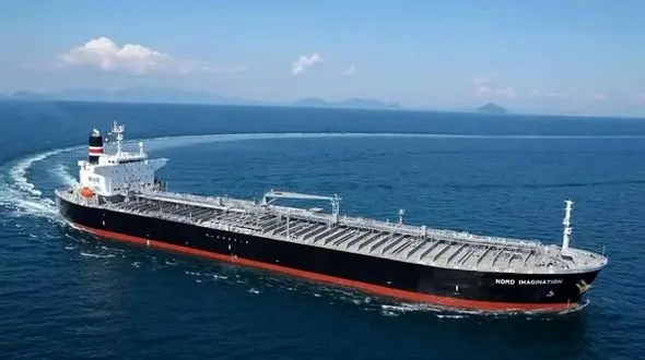 آتش‌گرفتن ۳ کشتی در نزدیکی تنگه هرمز