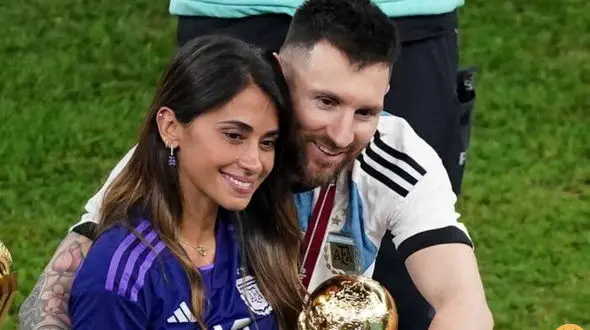 اولین تصاویر از حمله مسلحانه به مغازه همسر مسی ! / باورنکردنی  !