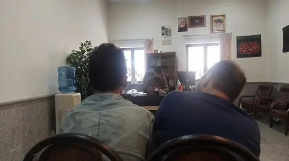 اولین گفتگو با قاتل شهید کیوانلو در دادسرای جنایی / از ترس با چاقو به پلیس حمله کردم! + عکس