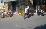 فیلم لحظه سرقت موبایل در روز روشن بازار تهران/ دزد دونده موبایل را در کمتر از ۱۰ ثانیه ربود!