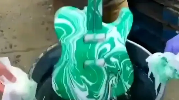 رنگ کردن گیتار + فیلم 