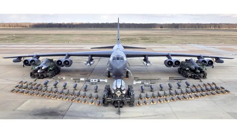 بمب‌افکن بوئینگ B-۵۲H استراتوفورترس آمریکا