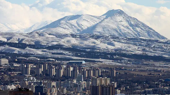 وضعیت هوای تهران امروز چهارشنبه ششم اسفند ۱۴۰۴ + جدول پیش بینی ساعت‌ به‌ ساعت تهران