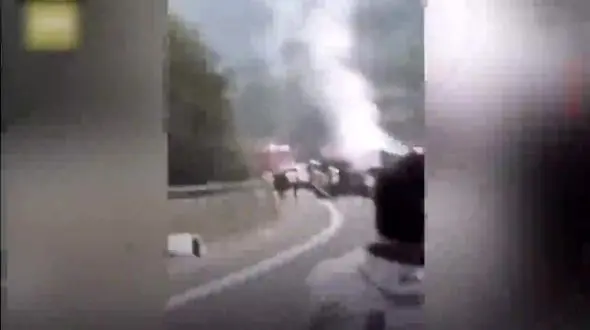 تصادف مرگبار ۹ خودرو در بزرگراه + فیلم 