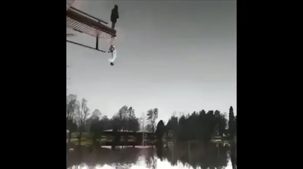 این مرد روی زمین است یا روی هوا؟! + فیلم 