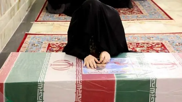 نوشته پر احساس همسر شهید بلباسی بر تابوت همسرش + عکس