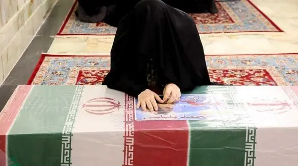 نوشته پر احساس همسر شهید بلباسی بر تابوت همسرش + عکس