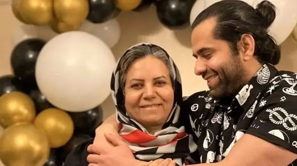 فیلم آواز احساسی / همخوانی پر از عشق و شیطونی رضا بهرام و مامانش فقط نگاه هاشون