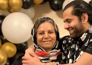 فیلم آواز احساسی / همخوانی پر از عشق و شیطونی رضا بهرام و مامانش فقط نگاه هاشون