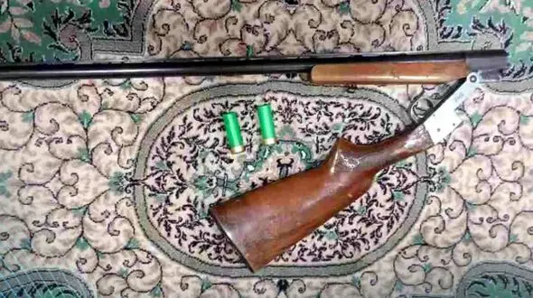 مرگ پسر نوجوان با شلیک گلوله به صورتش / پسر بازیگوش لوله تفنگ را نگاه میکرد
