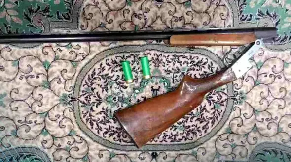 مرگ پسر نوجوان با شلیک گلوله به صورتش / پسر بازیگوش لوله تفنگ را نگاه میکرد