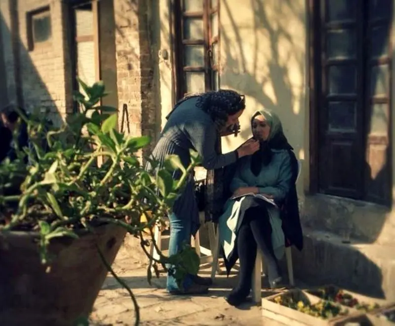 تاریخ وبگردی | گریم «محبوبه» در پشت صحنه سریال «کیمیا»؛ سال 1394