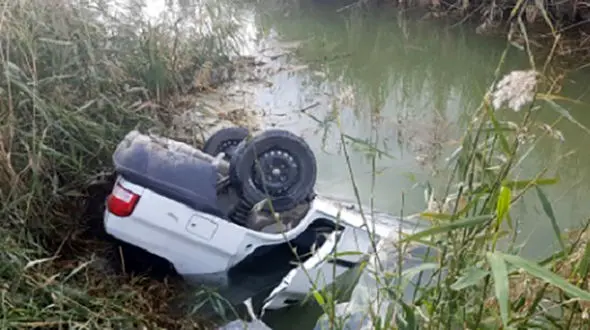 بیرون کشیدن جسد 2 نفر از  رودخانه چهل چای مینودشت+ عکس
