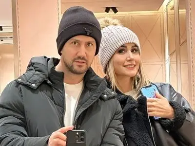 میز عصرونه خوشمزه سپیده بزمی پور همراه شوهر و دخترای خوشگلش / چه خانواده قشنگی