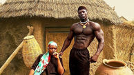 غول عضلانی در دل آفریقا؛ بدنسازی که با امکانات روستایی یک بدن کات ساخته است!