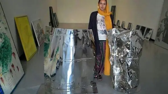 نوستالژی بازی یک هنرمند ایرانی با زنان چادری +عکس