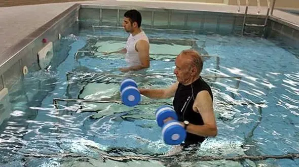 آب‌ درمانی چه فوایدی دارد؟