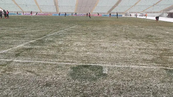 برف شدید در ورزشگاه یادگار امام