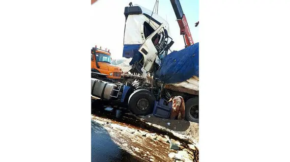 برخورد تریلر کشنده با کامیون در محور " مراغه - هشترود "  